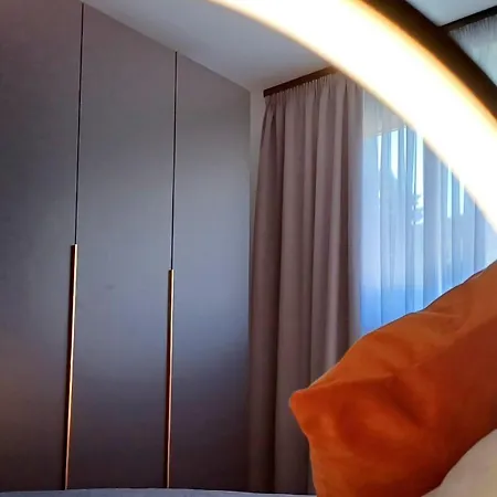 Lirik Apartmán *